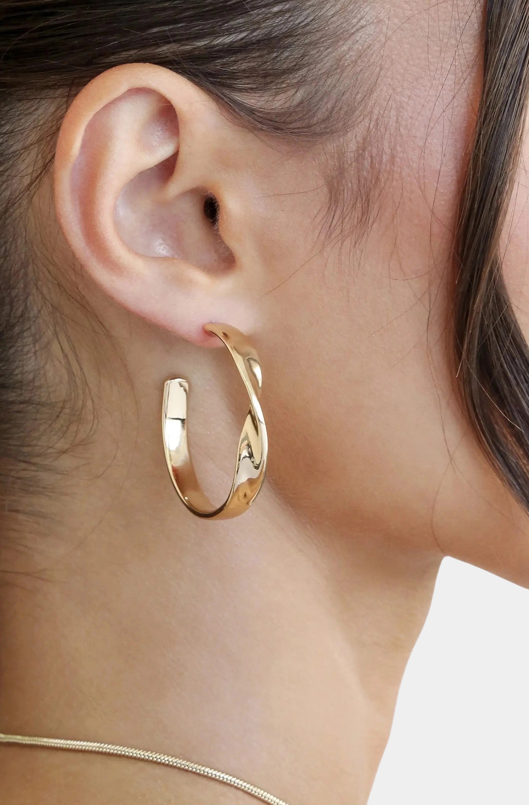 Heirloom Twist Medium Hoops