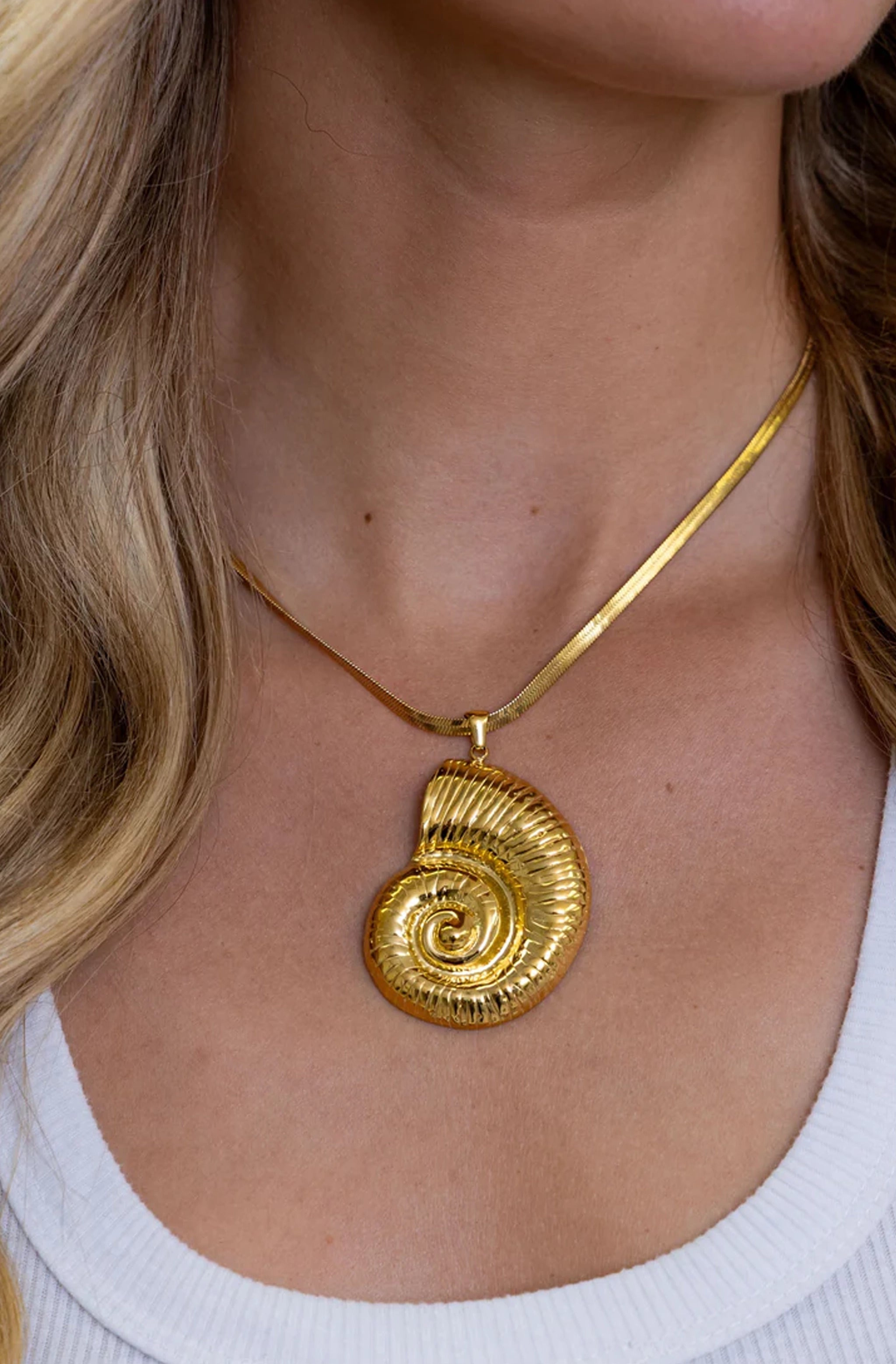 Nylah Shell Pendant Necklace